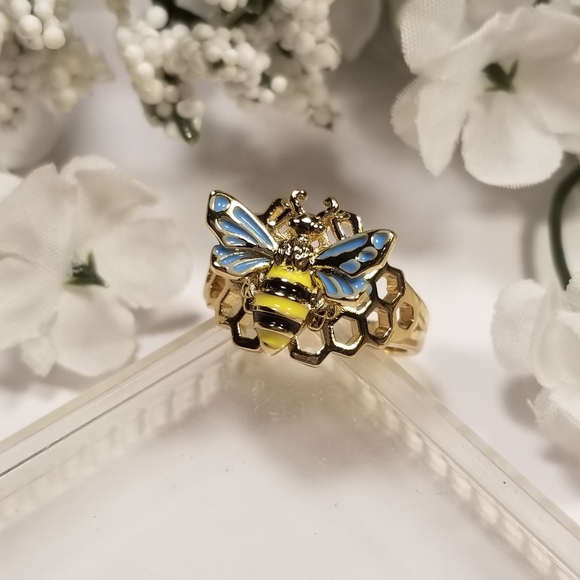 Beautiful 18k Honey Comb Bee Ring - Picture 7 of 8